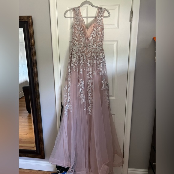 Beautiful elegant dress for any event - Picture 4 of 4